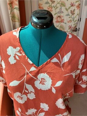 Sprint USA Women's Floral V-Neck Tunic in Rust and White XXL